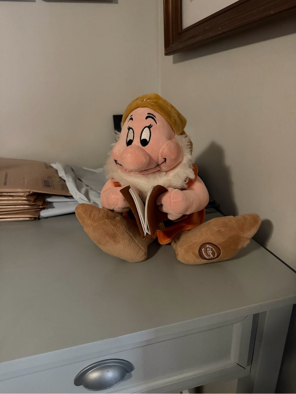 Disney Store Exclusive Doc Snow White & the 7 Dwarfs 15" Plush Reading Stuffed